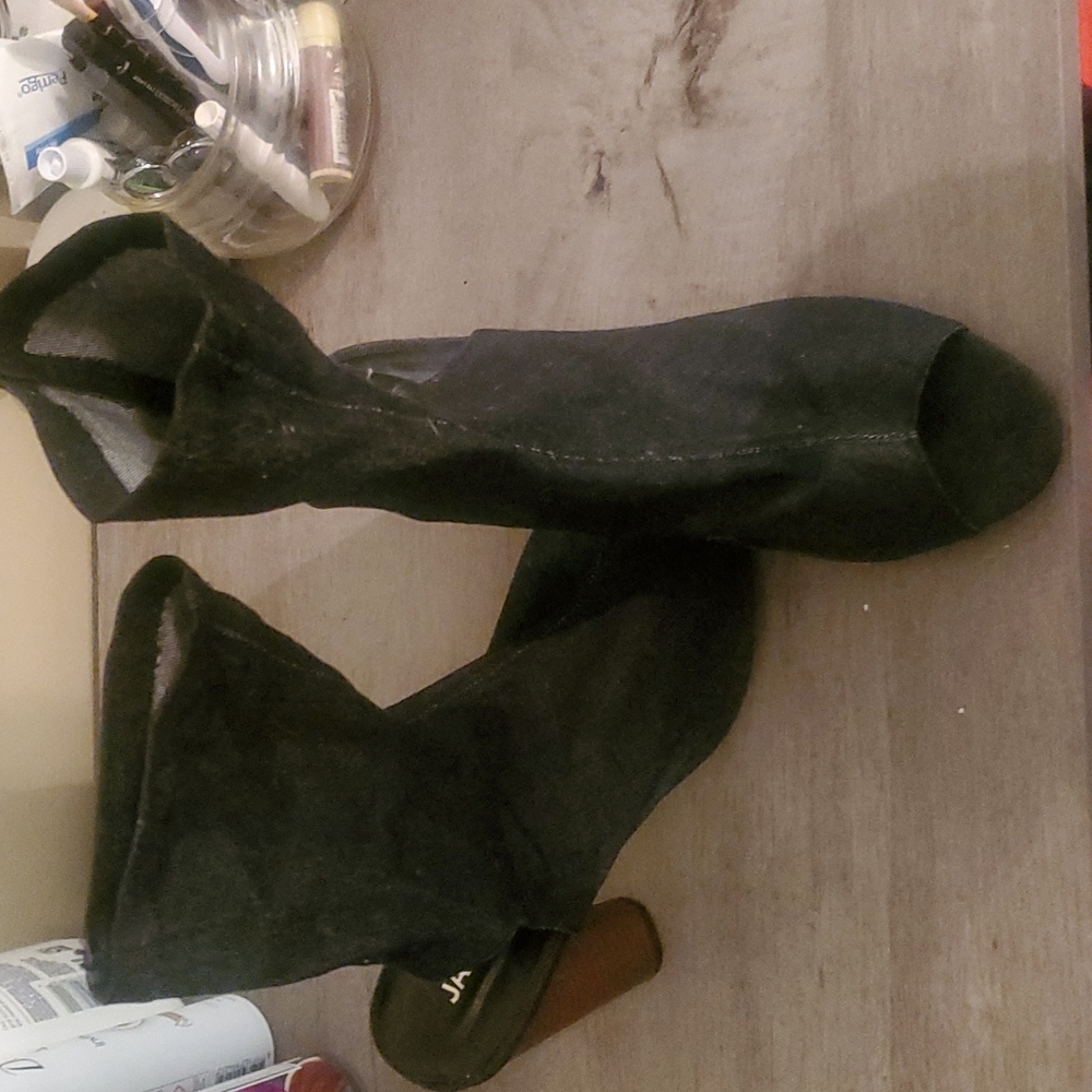 Black platform heel